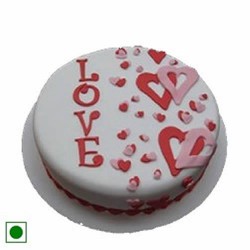 Round shape valentine cake